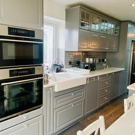 Hameway House- Stunning 4 Bedroom House With A Spacious Kitchen Лондон Екстериор снимка